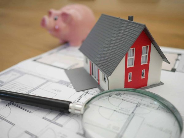 Quelle est la pertinence d'investir dans des projets de rénovation urbaine pour la diversification de portefeuille ?